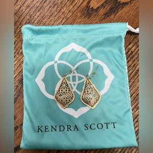 Kendra Scott Earrings - Excellent condition

Will accept reasonable price.
